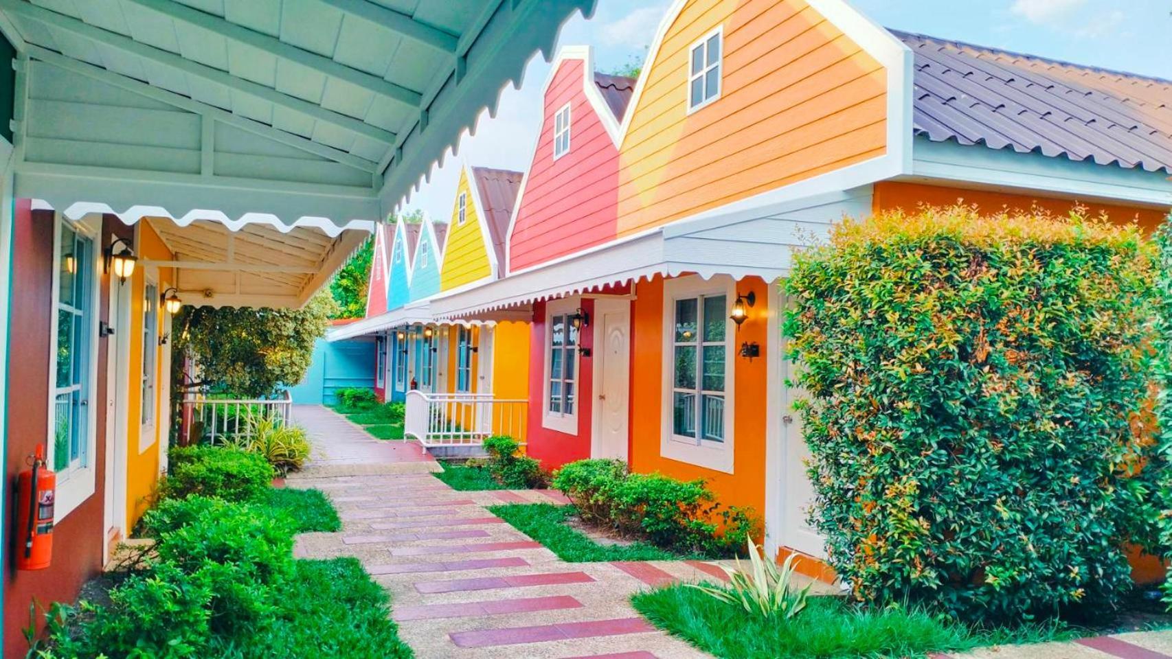 Color Ville Hotel Sha Certified Sakon Nakhon Luaran gambar