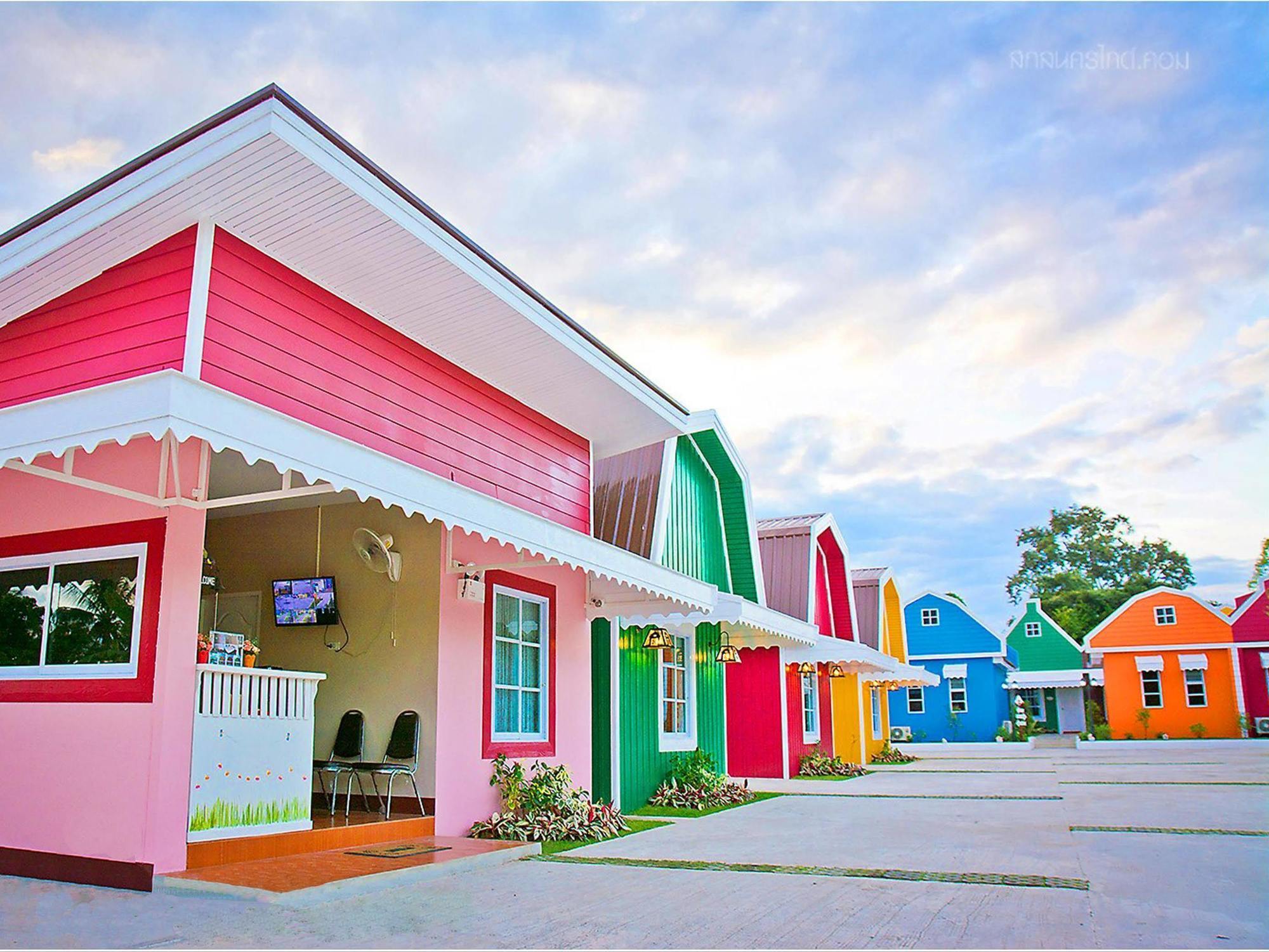Color Ville Hotel Sha Certified Sakon Nakhon Luaran gambar
