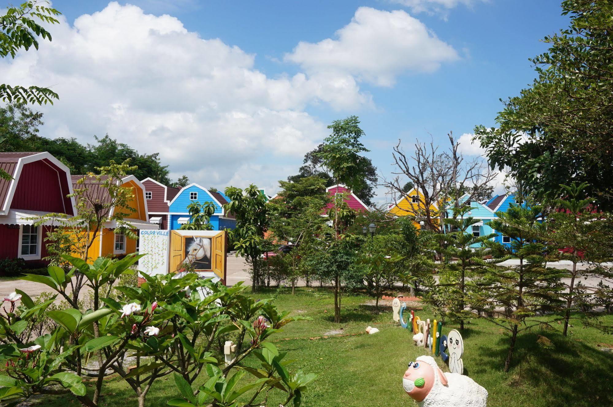 Color Ville Hotel Sha Certified Sakon Nakhon Luaran gambar