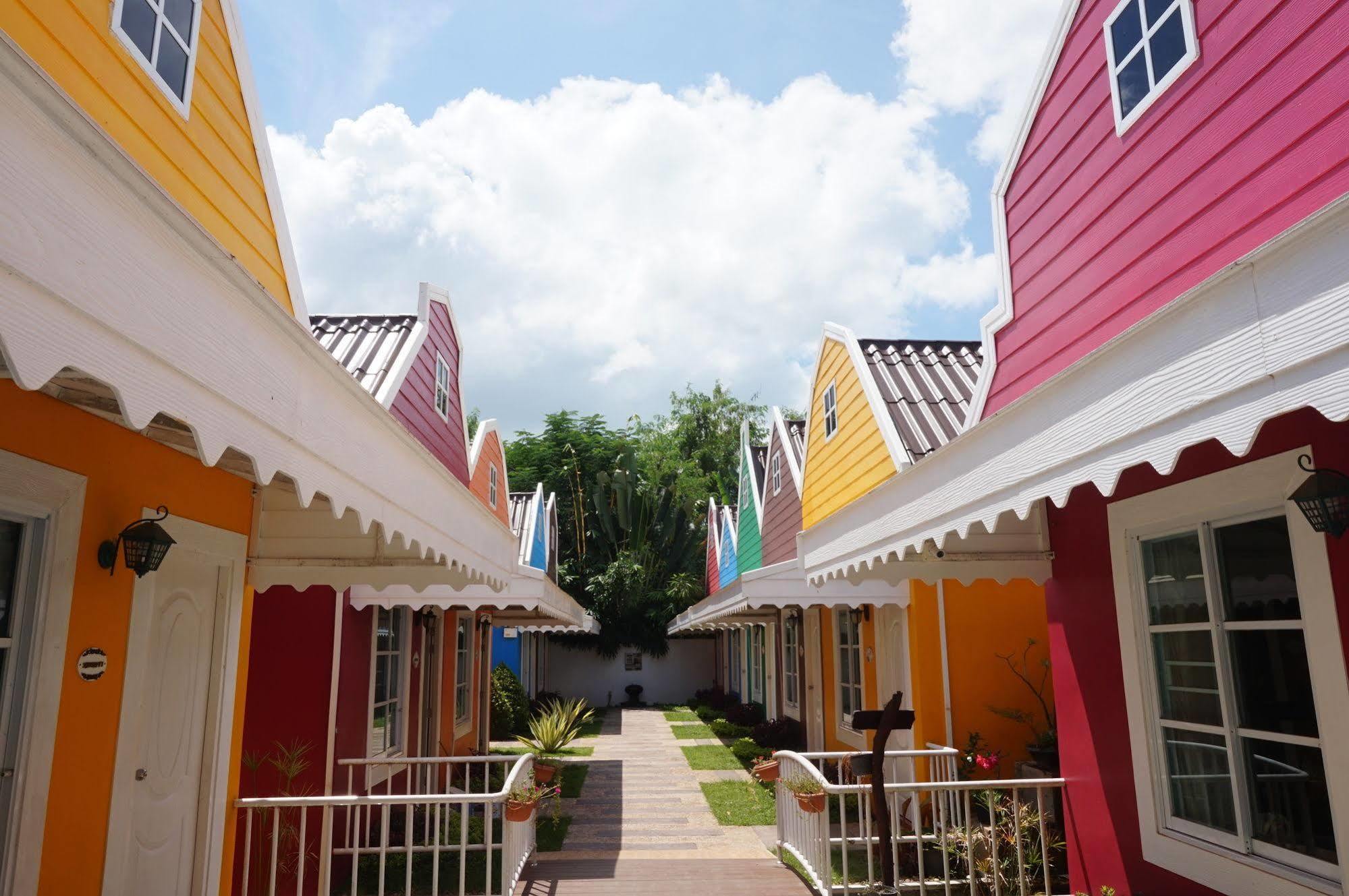 Color Ville Hotel Sha Certified Sakon Nakhon Luaran gambar