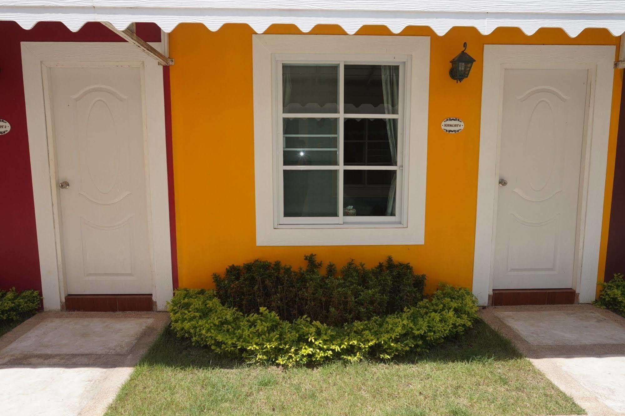 Color Ville Hotel Sha Certified Sakon Nakhon Luaran gambar
