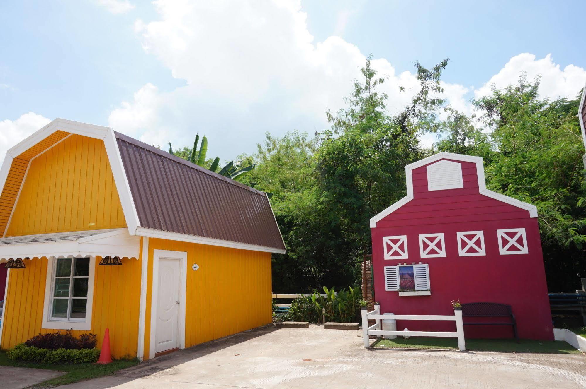 Color Ville Hotel Sha Certified Sakon Nakhon Luaran gambar